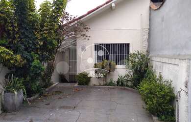 Imagem: A casa possui 1 Dormitório, 1 Banheiro, 1 Vaga na garagem