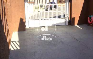 Imagem: A casa possui 4 Dormitórios, 2 Banheiros, 3 Vagas na garagem