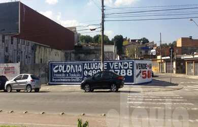 Imagem: O terreno possui 2 Suítes, 588m² de Área Privada e Imóvel