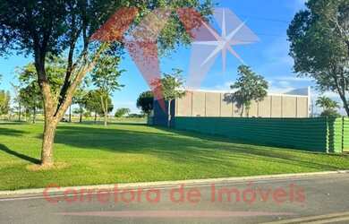 Imagem: O terreno possui 450m² de Área Privada e está localizado