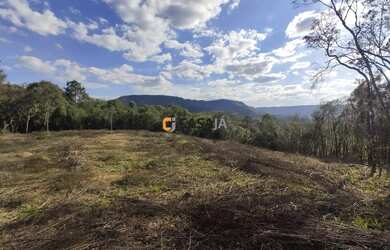 Imagem: A chácara possui 1 Dormitório, 1 Banheiro, 1 Vaga na garagem