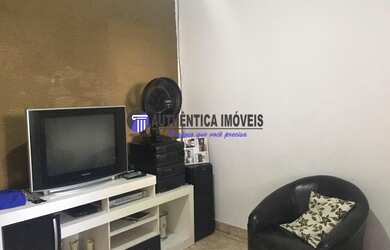 Imagem: A casa possui 3 Dormitórios, 1 Banheiro, 2 Vagas na garagem