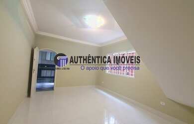 Imagem: A casa possui 3 Dormitórios, 1 Suíte, 2 Vagas na garagem e