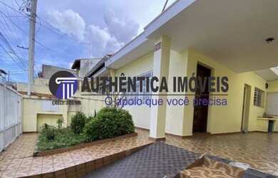 Imagem: A casa possui 3 Dormitórios, 1 Banheiro, 2 Vagas na garagem