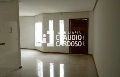 Imagem: A casa possui 3 Dormitórios, 1 Suíte, 2 Banheiros, 2 Vagas