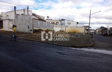 Imagem: O terreno possui 435m² de Área e está localizado em Alto