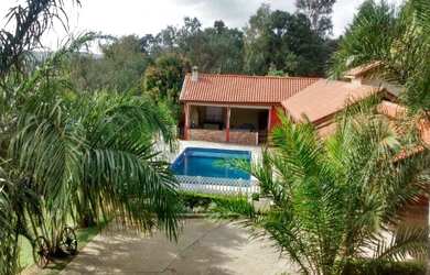 Imagem: A chácara à venda possui 2 Dormitórios, 1 Suíte, 2 Banheiros