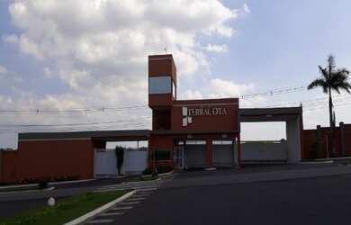 Imagem: O terreno possui 1.800m² de Área Privada e está localizado