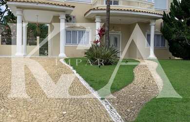 Imagem: A casa em condomínio possui 3 Dormitórios, 3 Suítes, 6 Banheiros