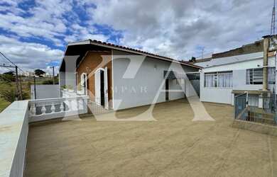 Imagem: A casa possui 3 Dormitórios, 1 Suíte, 4 Banheiros, 4 Vagas