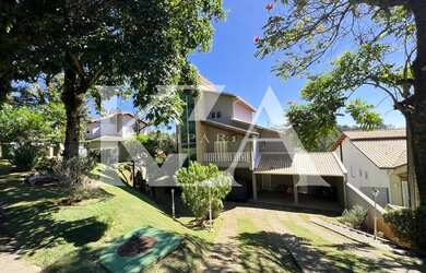 Imagem: A casa em condomínio possui 4 Dormitórios, 4 Suítes, 7 Banheiros