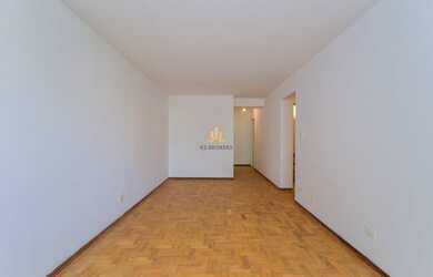 Imagem: O apartamento possui 2 Dormitórios, 1 Suíte, 2 Banheiros