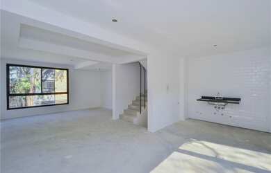 Imagem: A casa em condomínio possui 3 Dormitórios, 3 Suítes, 4 Banheiros