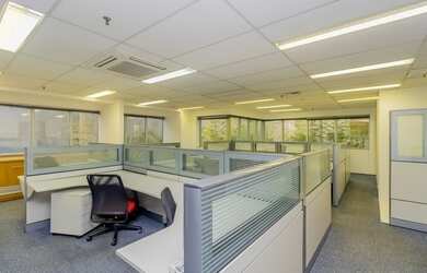 Imagem: A sala comercial possui 6 Banheiros, 5 Vagas na garagem, 248m²