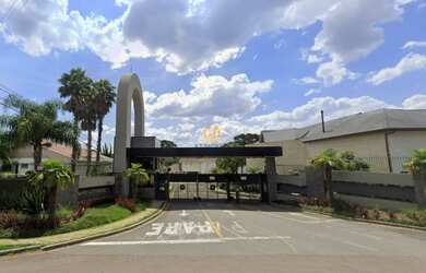 Imagem: A casa em condomínio possui 4 Dormitórios, 4 Suítes, 6 Banheiros