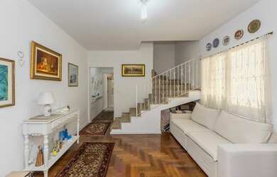 Imagem: A casa à venda possui 3 Dormitórios, 1 Suíte, 2 Banheiros