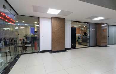 Imagem: A sala comercial possui 1 Banheiro, 1 Vaga na garagem e 52m²