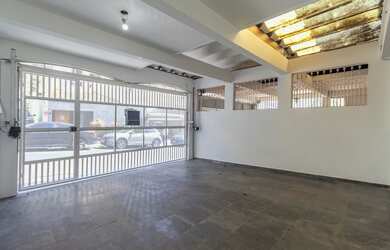 Imagem: A casa possui 4 Dormitórios, 2 Suítes, 4 Banheiros, 2 Vagas