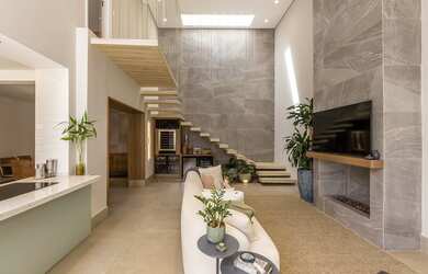 Imagem: A casa possui 4 Dormitórios, 2 Suítes, 4 Banheiros, 4 Vagas