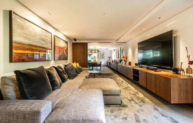 Imagem: A casa em condomínio possui 4 Dormitórios, 4 Suítes, 6 Banheiros