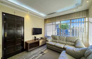 Imagem: A casa possui 3 Dormitórios, 1 Suíte, 4 Banheiros, 4 Vagas