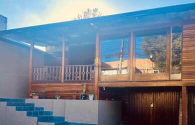 Imagem: A casa possui 3 Dormitórios, 1 Suíte, 4 Banheiros, 3 Vagas