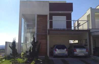 Imagem: A casa em condomínio possui 4 Dormitórios, 3 Suítes, 5 Banheiros