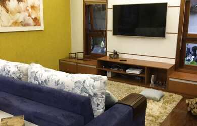 Imagem: A casa possui 3 Dormitórios, 3 Suítes, 5 Banheiros, 3 Vagas