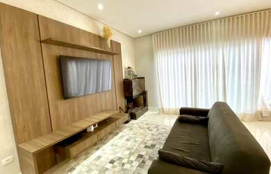 Imagem: A casa em condomínio possui 3 Dormitórios, 3 Suítes, 5 Banheiros