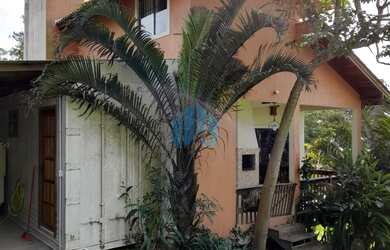 Imagem: A casa possui 3 Dormitórios, 2 Banheiros, 1 Vaga na garagem