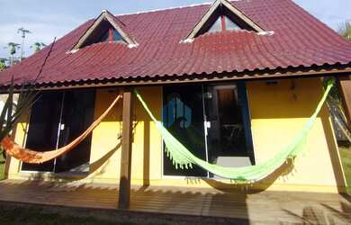 Imagem: A casa possui 3 Dormitórios, 3 Banheiros, 6 Vagas na garagem