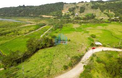 Imagem: O terreno à venda possui 18000m² de Área Privada e está