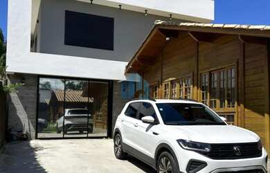 Imagem: A casa possui 4 Dormitórios, 2 Suítes, 3 Banheiros, 3 Vagas