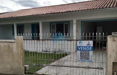 Imagem: A casa possui 2 Dormitórios, 1 Banheiro, 2 Vagas na garagem