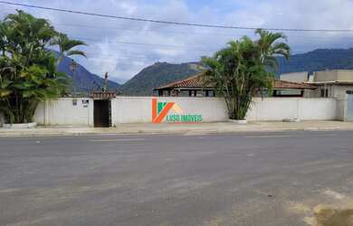 Imagem: A casa possui 3 Dormitórios, 1 Banheiro, 1 Vaga na garagem