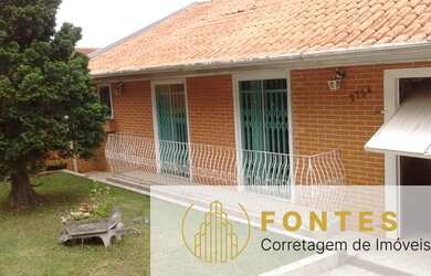 Imagem: A casa possui 3 Dormitórios, 1 Suíte, 3 Banheiros, 4 Vagas