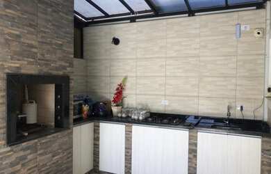 Imagem: A casa possui 3 Dormitórios, 1 Suíte, 4 Banheiros, 2 Vagas