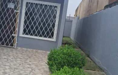 Imagem: A casa possui 2 Dormitórios, 1 Banheiro, 2 Vagas na garagem