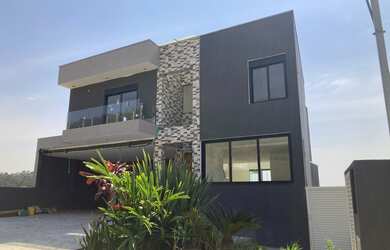 Imagem: A casa em condomínio possui 3 Dormitórios, 3 Suítes, 2 Vagas