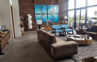 Imagem: A casa em condomínio possui 4 Dormitórios, 3 Suítes, 4 Banheiros