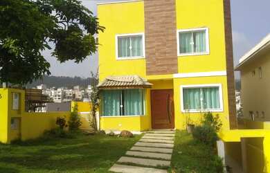 Imagem: A casa em condomínio possui 4 Dormitórios, 4 Suítes, 5 Banheiros