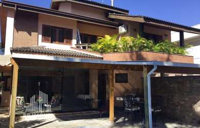 Imagem: A casa em condomínio possui 4 Dormitórios, 1 Suíte, 5 Banheiros