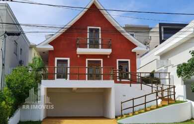 Imagem: A casa em condomínio possui 3 Dormitórios, 3 Suítes, 4 Banheiros