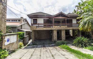 Imagem: A casa em condomínio possui 4 Dormitórios, 4 Suítes, 7 Banheiros