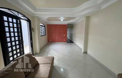 Imagem: A casa possui 3 Dormitórios, 1 Suíte, 3 Banheiros, 4 Vagas