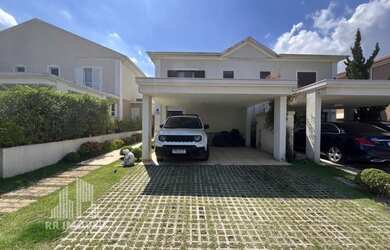 Imagem: A casa em condomínio possui 7 Dormitórios, 2 Suítes, 4 Banheiros