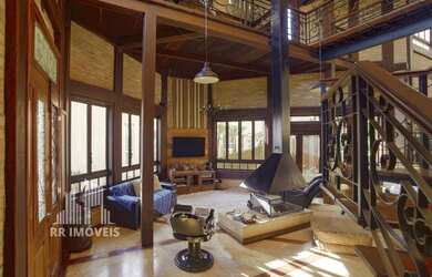 Imagem: A casa em condomínio possui 3 Dormitórios, 3 Suítes, 5 Banheiros