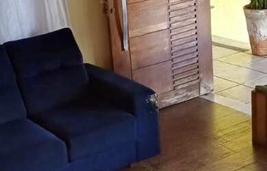 Imagem: A casa possui 3 Dormitórios, 1 Suíte, 3 Banheiros, 4 Vagas