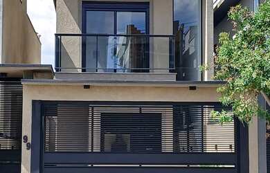 Imagem: A casa em condomínio possui 3 Dormitórios, 1 Suíte, 3 Banheiros