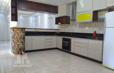 Imagem: A chácara possui 3 Dormitórios, 1 Suíte, 1 Banheiro, 2 Vagas